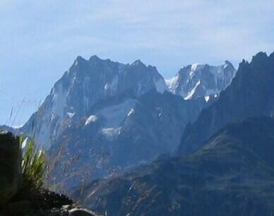 La face nord des Grandes Jorasses, depuis le sentier reliant la Flégère et le col des Montets La face nord des Grandes Jorasses, depuis le sentier reliant la Flégère et le col des Montets