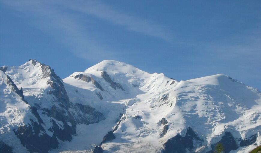 Le versant nord du Mont Blanc, le Grand Plateau vers 4000m, le lieu du calvaire de François Henry et Jean Vincendon Le versant nord du Mont Blanc, le Grand Plateau vers 4000m, le lieu du calvaire de François Henry et Jean Vincendon